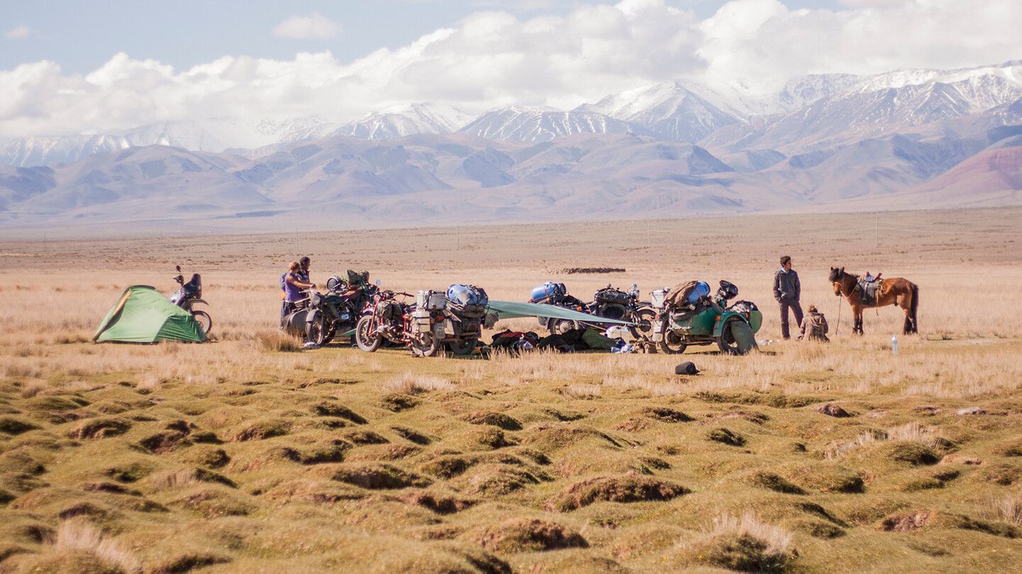 Campsite without campfire on the treeless Mongolian plateau